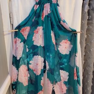 🌸Sweet storm romper, V back & neck tie back